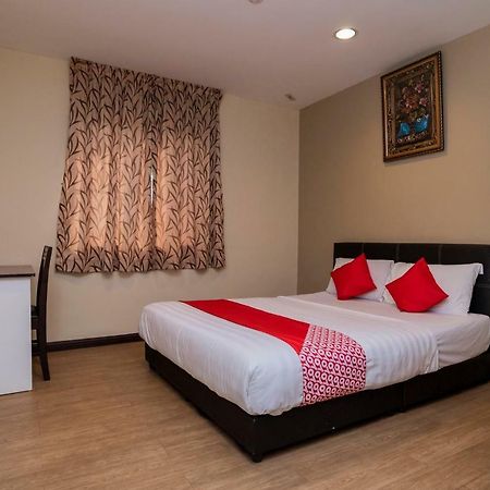 Oyo 44026 98 Hotel Τζόχορ Μπάχρου Εξωτερικό φωτογραφία
