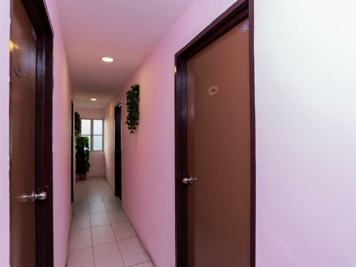 Oyo 44026 98 Hotel Τζόχορ Μπάχρου Εξωτερικό φωτογραφία