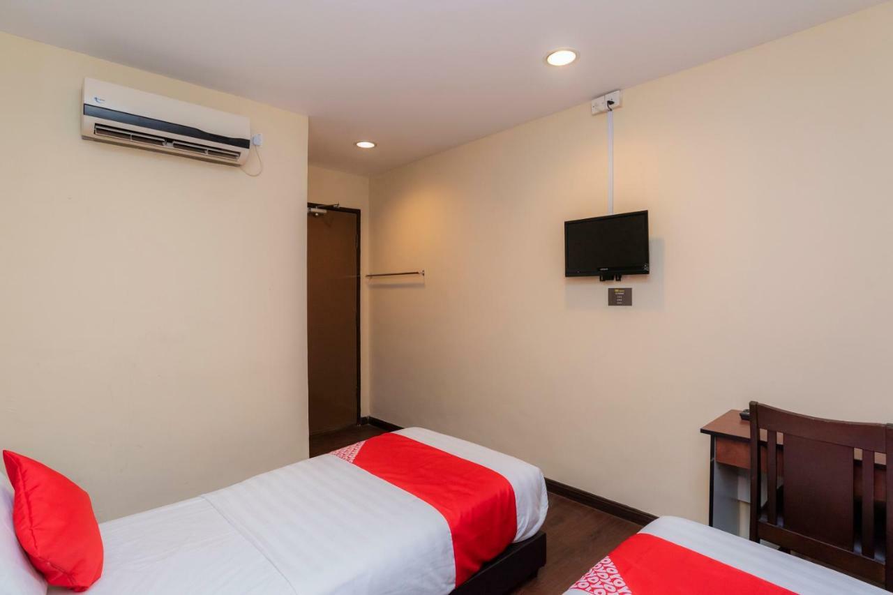 Oyo 44026 98 Hotel Τζόχορ Μπάχρου Εξωτερικό φωτογραφία